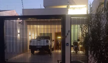 Casa com 3 quartos à venda na Rua Alcides Antônio Faian, 239, Parque Residencial Patrícia, Maringá, 117 m2 por R$ 680.000