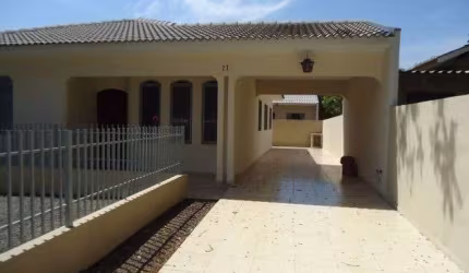 Casa a venda, e no fundo mais 3 Kitnets no bairro Zona 07