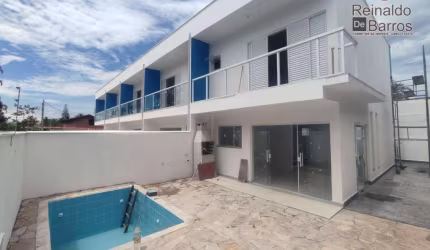 Sobrado em condomínio com 2 dormitórios e piscina à venda, por R$ 374.000 - Bopiranga - Itanhaém/SP