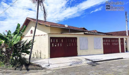 Casa 3 dormitórios a 500 mts da praia em Itanhaém .