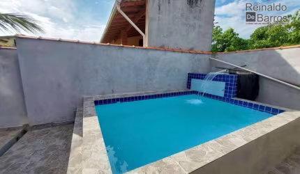 Casa com piscina para venda no bairro Jardim Regina em Itanhaém.