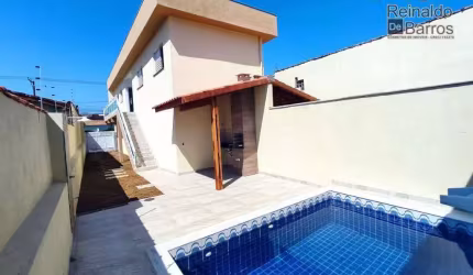 Linda Casa Sobreposta com piscina em Suarão - Itanhaém .