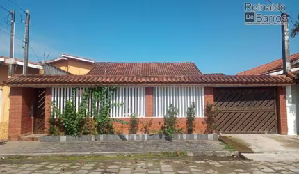 Linda Casa térrea com Edícula próximo da praia em Itanhaém .