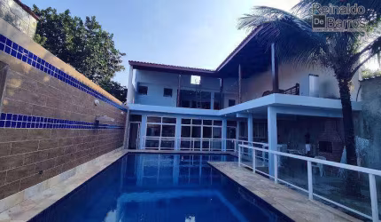 Sobrado com piscina lado praia