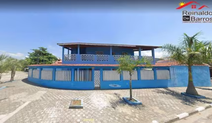 Sobrado com 3 dormitórios para venda no bairro Jardim Santana em Mongaguá.