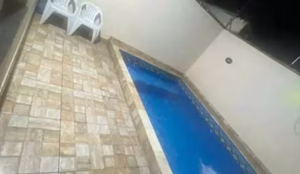 CASA A VENDA COM MOBILIA E PISCINA - NOVA ITANHAEM 2 DORM SENDO UMA SUITE