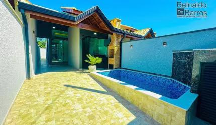 Casa com 2 quartos, sendo 1 suíte, na praia de Peruibe.