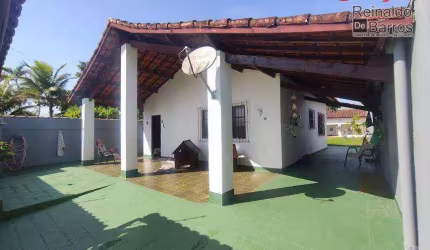 Casa com 2 dormitórios em terreno de 420 m² em Itanhaém .