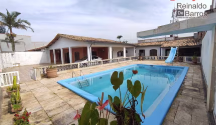 Casa com 566 m² terreno a 300 metros da praia no bairro Savoy em Itanhaém .