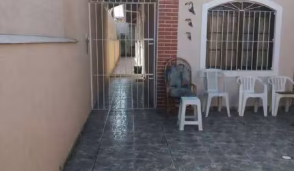 Casa com 2 Dormitórios próximo ao mar