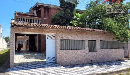 Sobrado com 4 quatros em Itanhaém