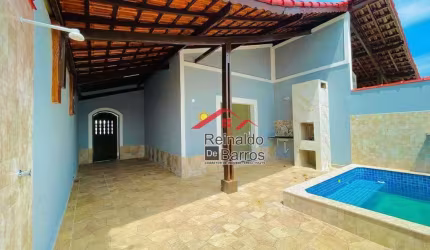 Casa com piscina e 3 dormitórios em Mongaguá