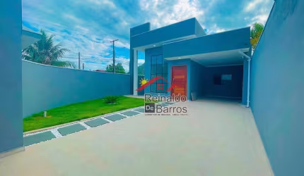Linda Casa com trés quartos e área de lazer