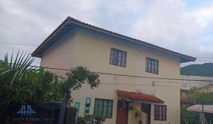 Casa com 2 dormitórios à venda, 200 m² por R$ 900.000 - Barra da Lagoa - Florianópolis/SC