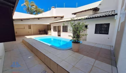 ÓTIMA CASA NO PARQUE SÃO JORGE COM 195m² e terreno 450M², 3 quartos, suíte, salas, lavabo, excelente edicula com churrasqueira, e piscina.