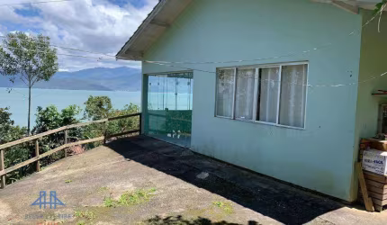 VENDO - CASA no Ribeirão da Ilha com linda vista para o mar com 02 (dois) lotes com 357m² cada. POR APENAS 590.000,00