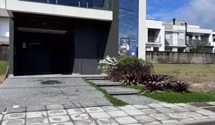 CASA ALTO PADRÃO NO DELTAVILLE, 03 DORM, 01 SUÍTE E 02 DEMI-SUITE. COND COMPLETO