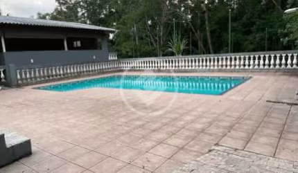 chácara com piscina, campo de área e parque a  8 minutos do centro de judiai codigo: 52013