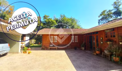 Chácara no pé da Serra do Japi - 3 casas - salão de festas codigo: 93538