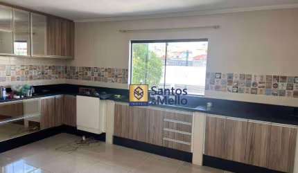 Casa com 2 dormitórios para alugar, 150 m² por R$ 2.570,00/mês - Parque Jaçatuba - Santo André/SP