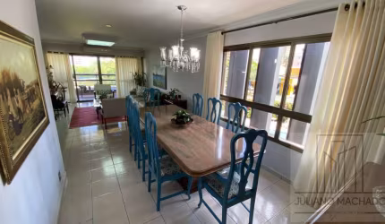 Apartamento com 4 dormitórios e 2 suítes com 196m² bairro Santa Cruz