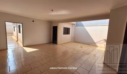 Casa térrea com 2 dormitórios e 2 vagas cobertas Parque dos Servidores