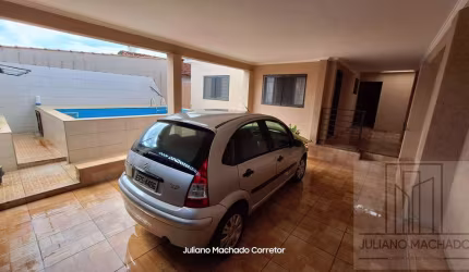 Vende-se casa bairro Marincek com piscina e área gourmet