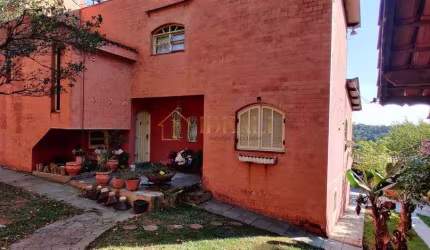 Casa com 5 quartos, 486 m², à venda por R$ 1.800.000