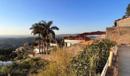 CASA À VENDA ( ALPES DE CAIEIRAS ) R$ 1.700.000,00 ACEITA FINANCIAMENTO