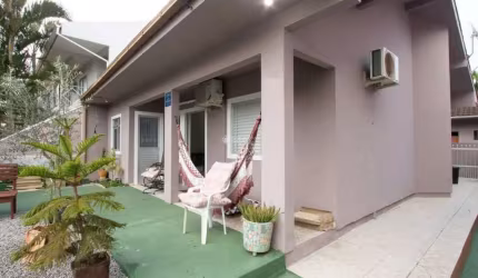 Casa com 3 quartos à venda na Rua José Serafim dos Santos, 111, Barra da Lagoa, Florianópolis, 120 m2 por R$ 1.330.000