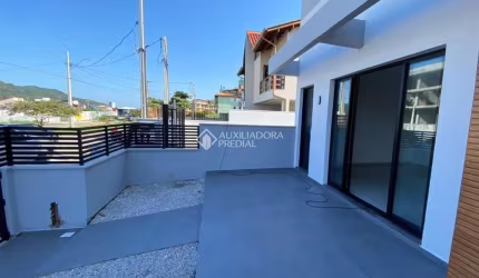 Casa com 3 quartos à venda na Avenida Cidade de Córdoba, 585, Barra da Lagoa, Florianópolis, 138 m2 por R$ 1.349.000