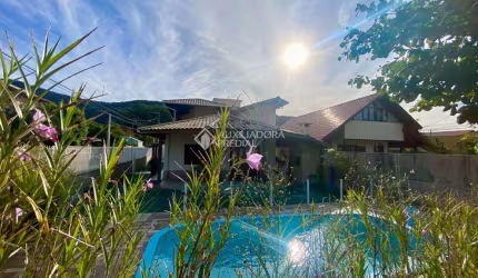 Casa em condomínio fechado com 4 quartos à venda na Rua Hermes Guedes da Fonseca, 854, Armação do Pântano do Sul, Florianópolis, 200 m2 por R$ 1.900.000