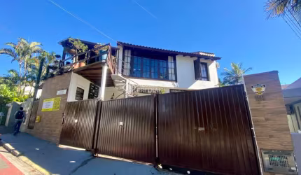 Casa com 13 quartos à venda na Rua Doutor José Bahia Bittencourt, 195, Canasvieiras, Florianópolis, 490 m2 por R$ 1.950.000