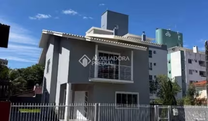 Casa com 5 quartos à venda na Rua Veneza, 86, Pagani, Palhoça, 187 m2 por R$ 1.100.000