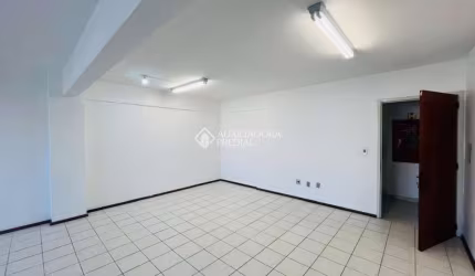 Sala comercial para alugar na Avenida Pedro Adams Filho, 5757, Centro, Novo Hamburgo, 148 m2 por R$ 2.300