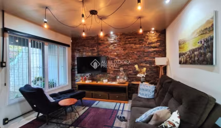 Casa com 2 quartos para alugar na Rua Índia, 350, Petrópolis, Novo Hamburgo, 60 m2 por R$ 2.300
