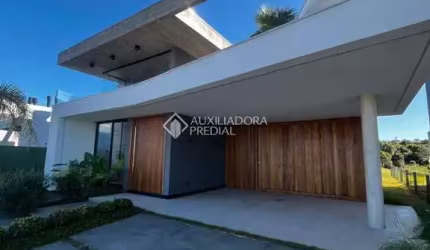 Casa com 3 quartos à venda na General Osório, 55, Centro, Torres, 204 m2 por R$ 1.980.000