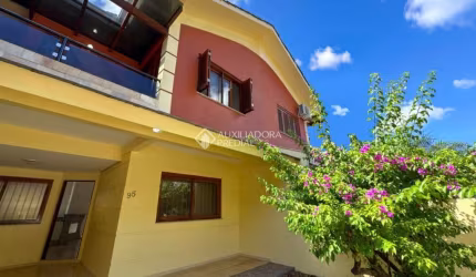 Casa com 3 quartos à venda na Rua Sabiá, 112, Universitário, Lajeado, 122 m2 por R$ 650.000