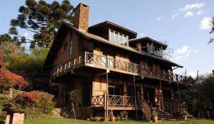 Casa com 4 quartos para alugar na F G Bier, 50, Planalto, Gramado, 600 m2 por R$ 20.000