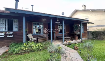 Casa com 3 quartos para alugar na João Simplã­cio, 201, Centro, Canela por R$ 3.600