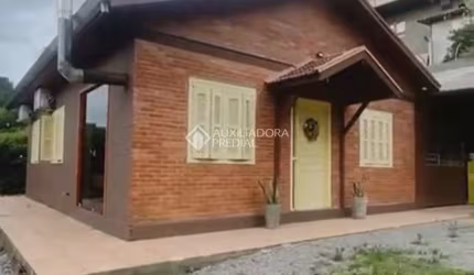 Casa com 3 quartos para alugar na Iraã­, 40, Prinstrop, Gramado, 180 m2 por R$ 3.500