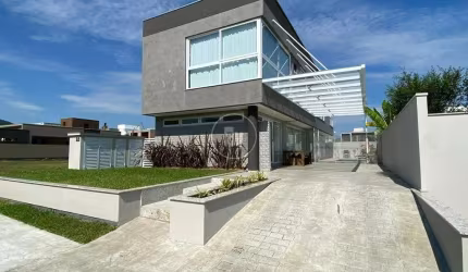 Casa em condomínio fechado com 3 quartos à venda na Rua Ivo José Rebello, 610, Santa Regina, Camboriú por R$ 3.600.000