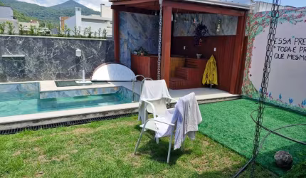 Casa em condomínio fechado com 3 quartos à venda na Rua Ivo José Rebello, 610, Santa Regina, Camboriú por R$ 2.200.000