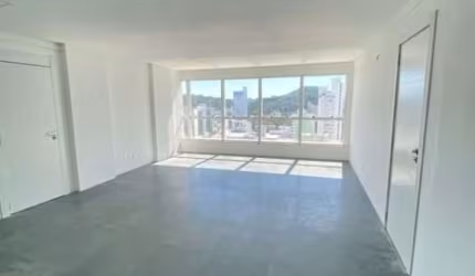 Sala comercial com 1 sala para alugar na Rua Arthur Max Dôose, 183, Pioneiros, Balneário Camboriú por R$ 3.600
