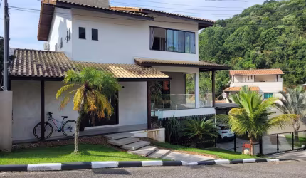 Casa em condomínio fechado com 4 quartos para alugar na Avenida das Arapongas, 455, Ariribá, Balneário Camboriú por R$ 24.000