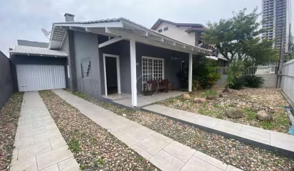 Casa em condomínio fechado com 3 quartos à venda na Rua Cecília Meireles, 455, Praia dos Amores, Balneário Camboriú por R$ 5.000.000