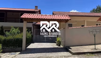 Casa Linear em Condomínio em 40 casas