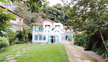 Linda Casa em Condomínio com muita natureza