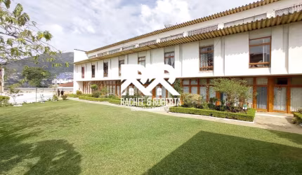Casa Condomínio no Alto em Ótima Localização