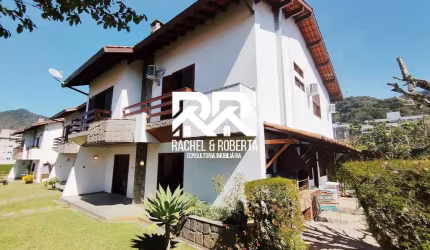 Linda casa em Condomínio no Alto